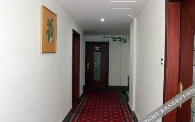 Yilongxin Business Hotel