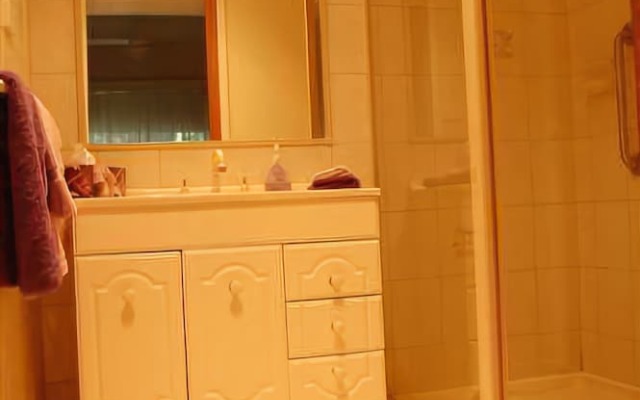 Aarinda Holiday Apartments