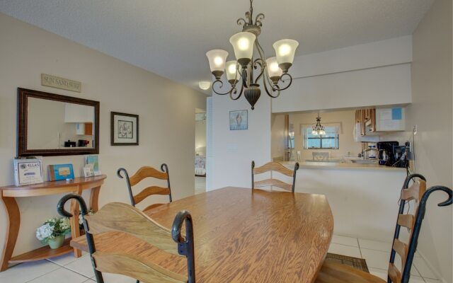 Beach Palms 6B by Anna Maria