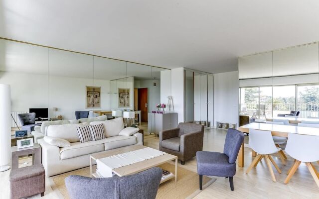 Apartment in Cannes w sea View, Nice Pool & Tennis