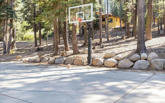 Star Haven Retreat 5 BDR Stunner!