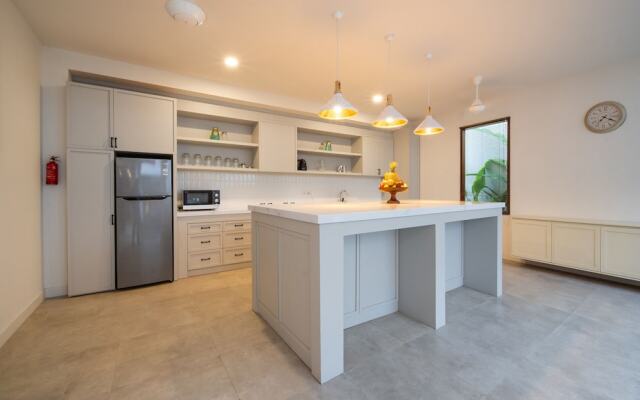 4BR Luxury Modern Contemporary Villa in Canggu
