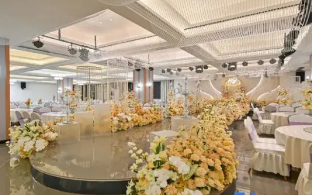 Vienna International Hotel (Qujing Luliang Tongle Plaza)