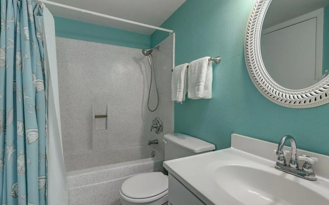 Sunny Beaches 3 Bedroom Condo by RedAwning