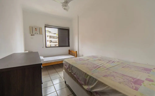 Apto com Garagem e Ar-condicionado a 600m da Praia