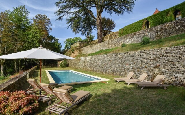 Plush Mansion on a High-end Property in Saint-germain-de-belvès With Pool