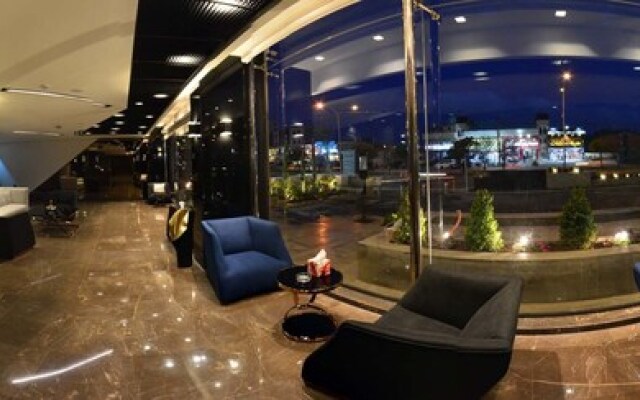 Monarch Hotel