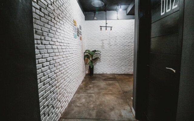 RedDoorz near Lokasari Square Jakarta