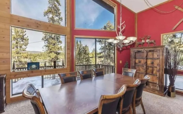 Charming Lakeside Retreat