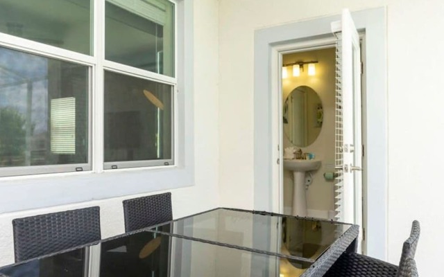 8912 Amazing 6BD Home