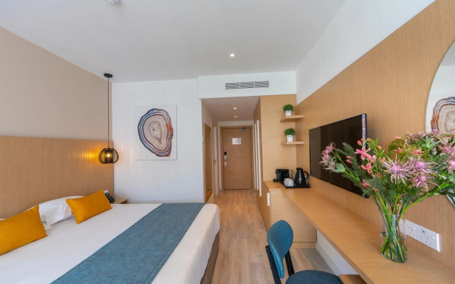 Leonardo Crystal Cove & Spa by the sea - Adults Only