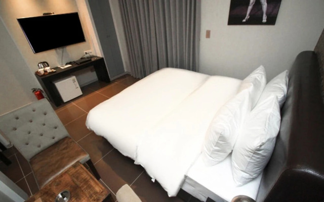 Changwon Palyongdong Praha Hotel
