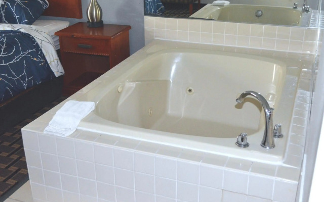 Americas Best Value Inn & Suites St. Cloud