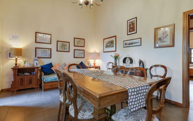 Tranquil Farmhouse in Terranova Bracciolini near Nightlife