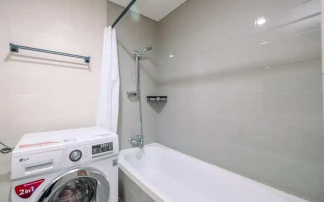 Luxury 2BR Apartment at Pejaten Park Residence with Bathtub
