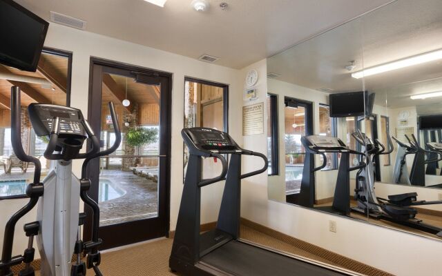 Pinedale Hotel & Suites