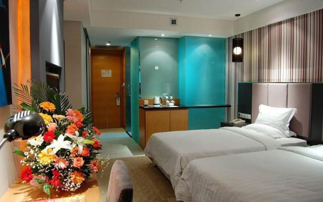 Wuhan Zhuo Yue Holiday Hotel