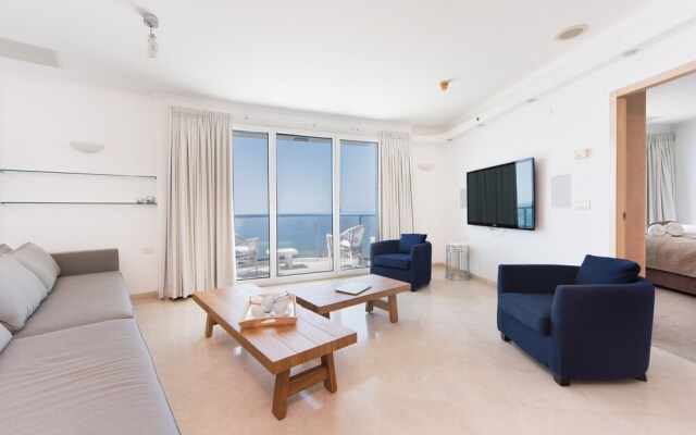 Luxurious Apt W Panoramic Sea View - 75m