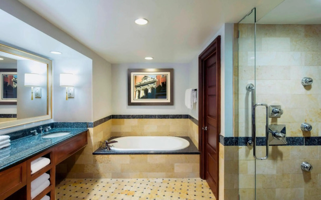 Sheraton Norfolk Waterside Hotel