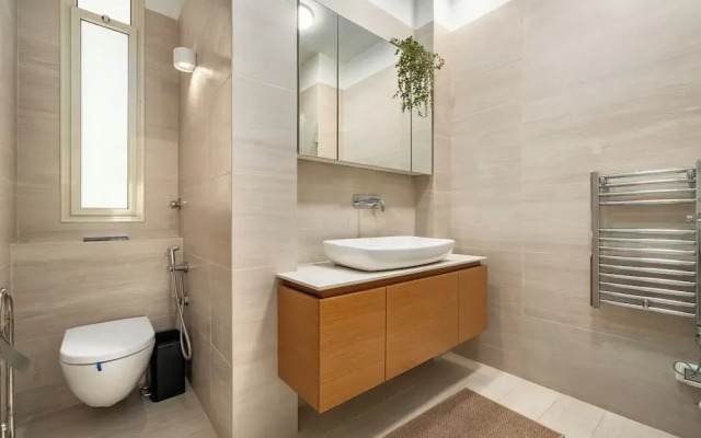 Chic Bright Urban Escape by Sea N' Rent