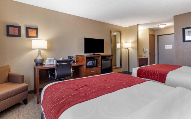 Comfort Inn & Suites Hays I-70