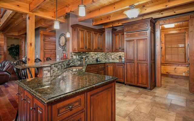 Grand Mountain Getaway 8 Bedroom Home by Redawning