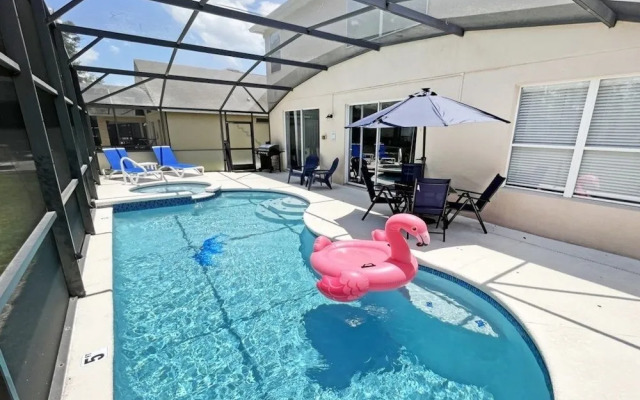 Hideaway Dream 6 Bedroom Home by RedAwning