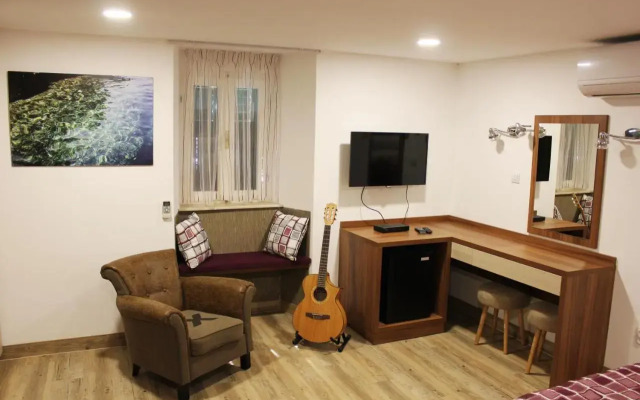 Moon Stone Residence Pag