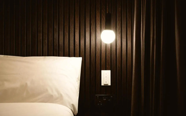The Acacia, Luxury with Private Balcony + Parking