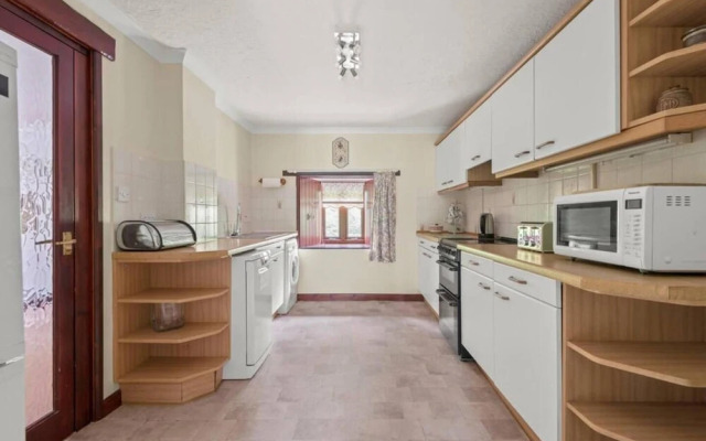 Coastal 4-bed Barn Between Salcombe & Hope Cove