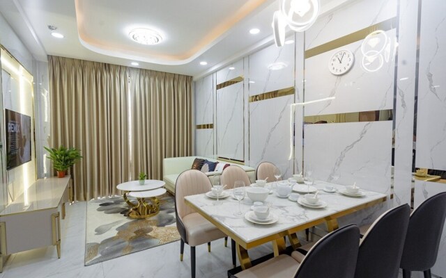 Midtown The Peak Apartment by VnHouse