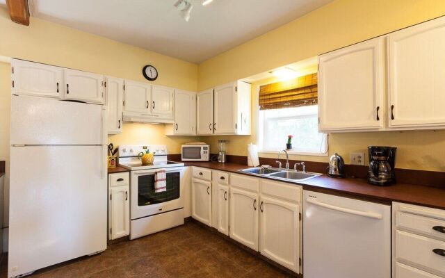 Heartbreak Pet and Family-Friendly Hood River Home by RedAwning