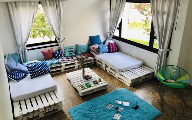 Green Door Boutique - Hostel