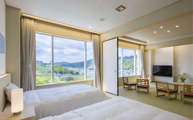 Toba Seaside Hotel