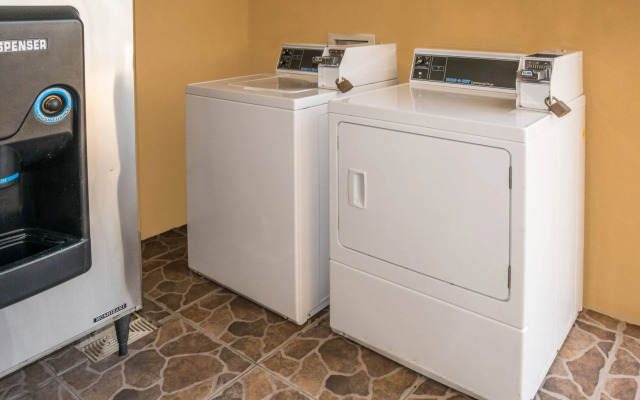 Spark by Hilton Daleville Roanoke North