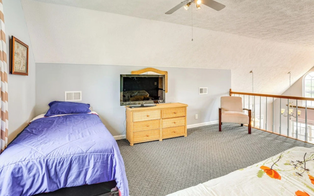 Tennessee River Retreat: Multi-level Deck & Views