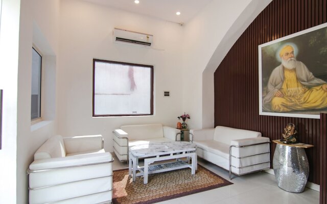 Fabhotel Marritt Grand