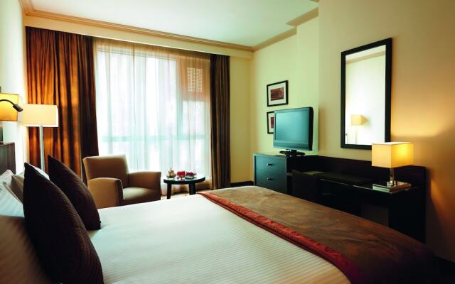 Movepinck & Residence Hajar Tower