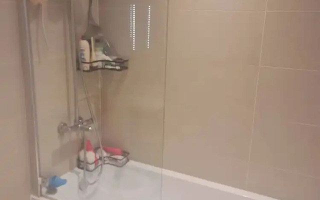 2 Beds Flat Centrally Located 2 Mins From Station