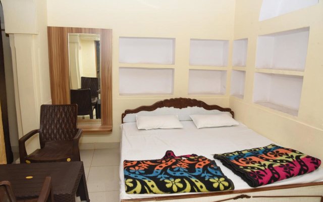 Super OYO 84703 Ambika Guest House