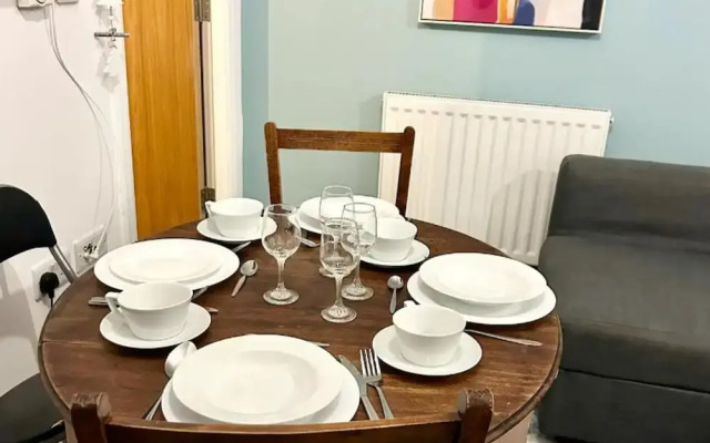 Modern Central Edwardian Apartment 4pp Private Ent
