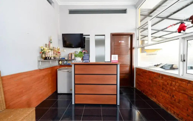 SPOT ON 2209 Solo Point Guest House Syariah