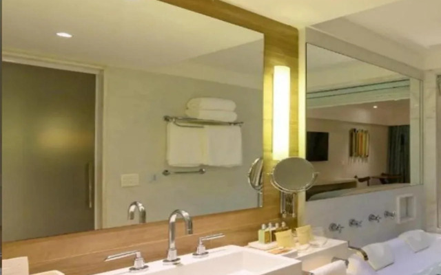Vogal Luxury Beach Hotel & Spa
