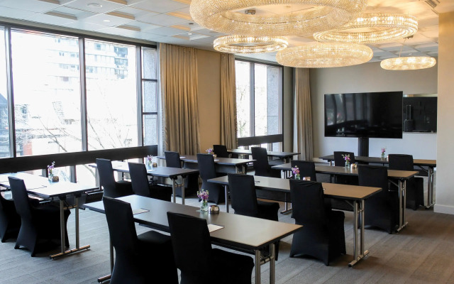 Thompson Chicago, by Hyatt