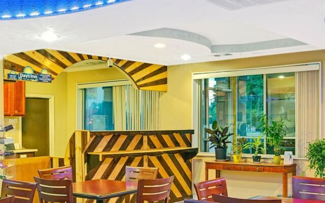 Days Inn Charlotte North-Speedway-UNCC-Research Pa