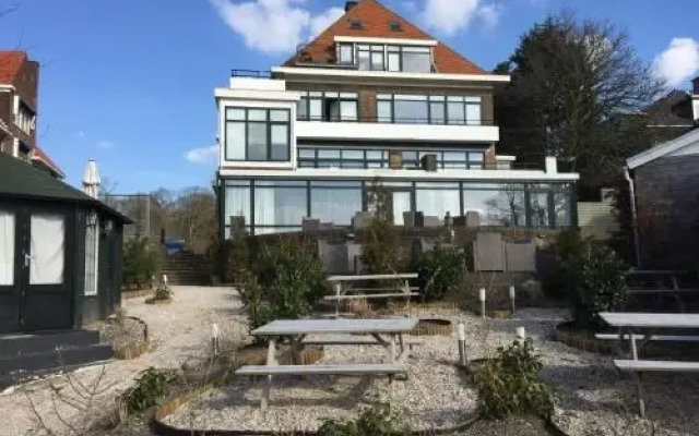 Studio's Parklake