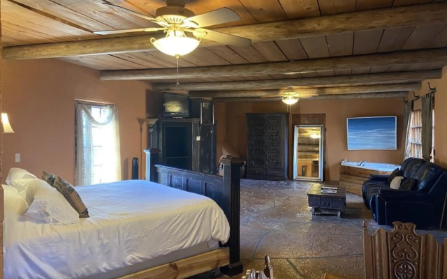 The Trois Estate at Enchanted Rock