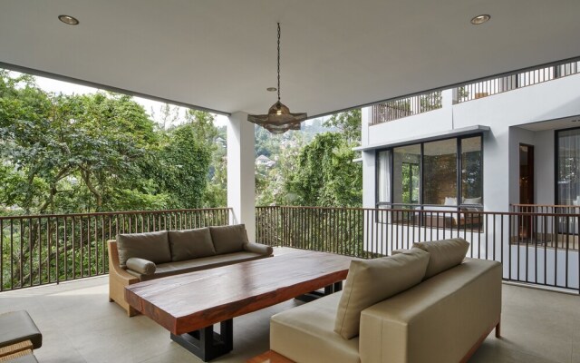 Radiance Hill View 10BR Villa with a Private heated swimming Pool
