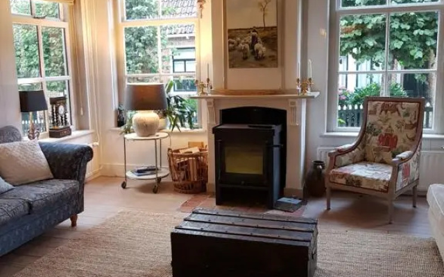 TERP WONING bij Schiermonnikoog "Op de Terp" Noordoost Friesland