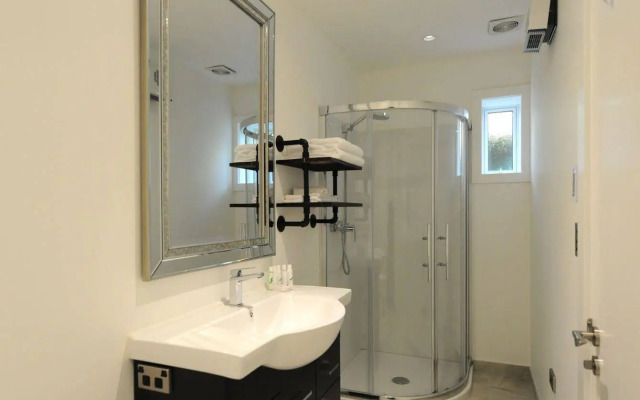 DH Lakeview Villa